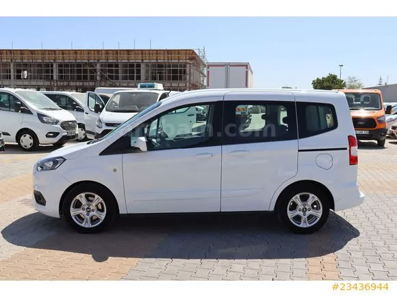 Ford Tourneo Courier 1.5 TDCi Delux Image 2
